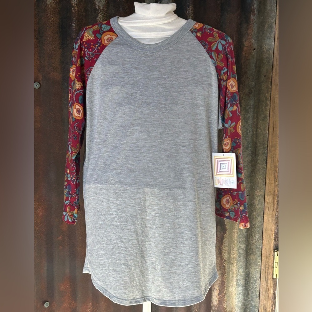 ❤️NWT-LuLaRoe Randy top -Gray body with Floral Raglan Sleeves-size small - Picture 2 of 6